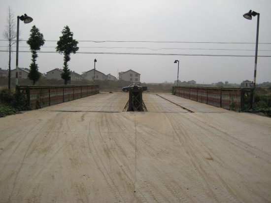 吴江震泽中学新校区双向钢便桥